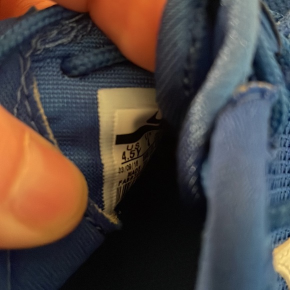 NWOB Nike shoes in a 4.5y - Picture 5 of 5